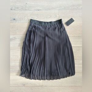 NWT Ella Moss Grey Pleated Skirt